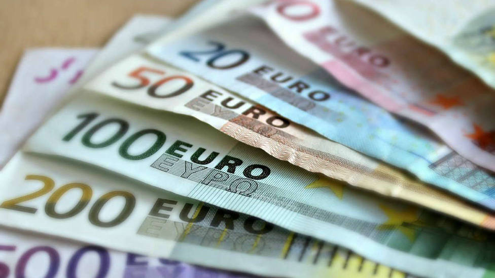 Tres detenidos por robar a punta de pistola 107.000 euros en una sucursal bancaria