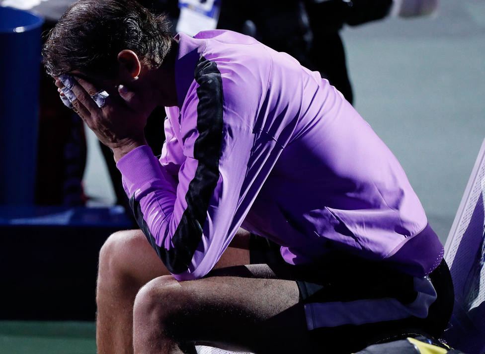 Rafa Nadal rompe a llorar durante el vídeo homenaje a sus 19 Grand Slams (EFE)