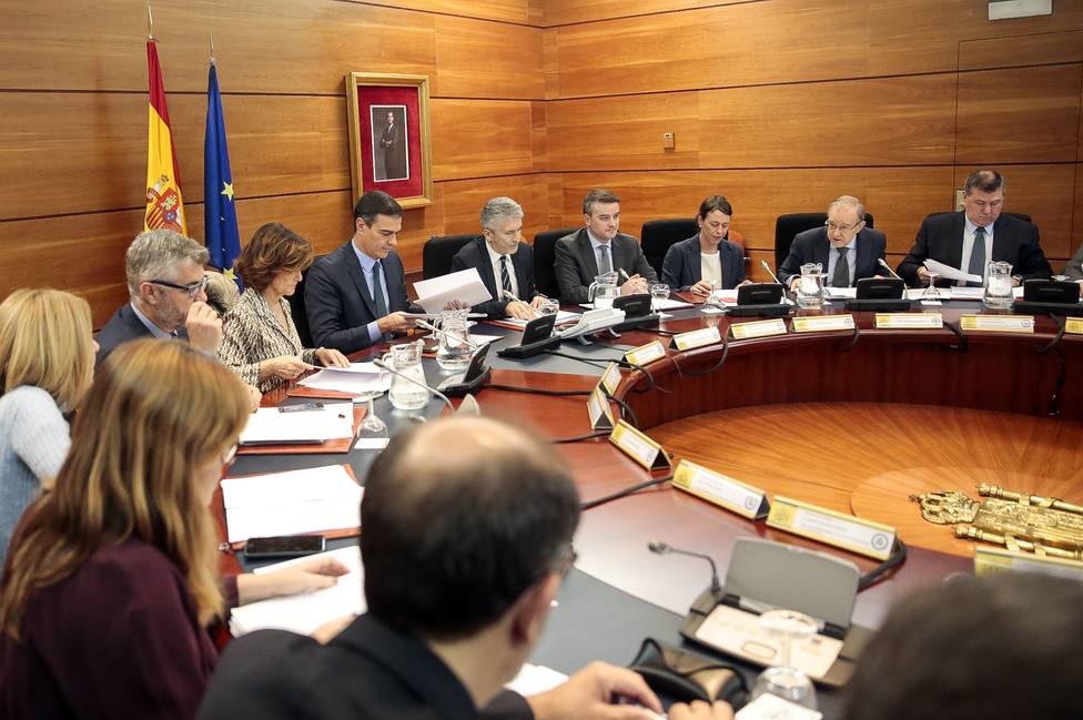 Sánchez preside la reunión del comité de coordinación para seguir la jornada de reflexión en Cataluña