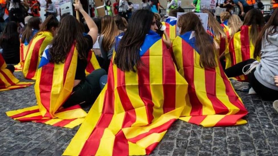 Dejan acampada de Barcelona unas 100 personas ligadas a formaciones políticas