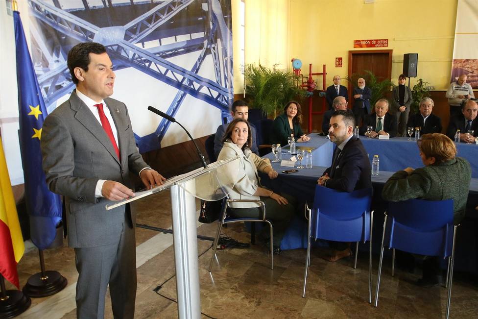 Moreno durante su intervención en la sala Varadero del puerto de Almería