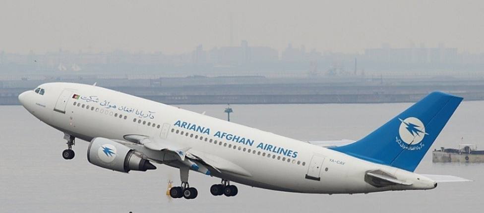 Un avión con 83 personas a bordo se estrella en Afganistán