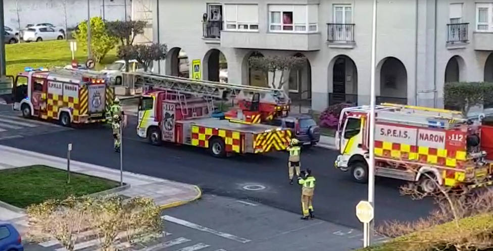 Vehículos del SPEIS y bomberos dando las gracias a los niños - FOTO: Tráfico Ferrolterra