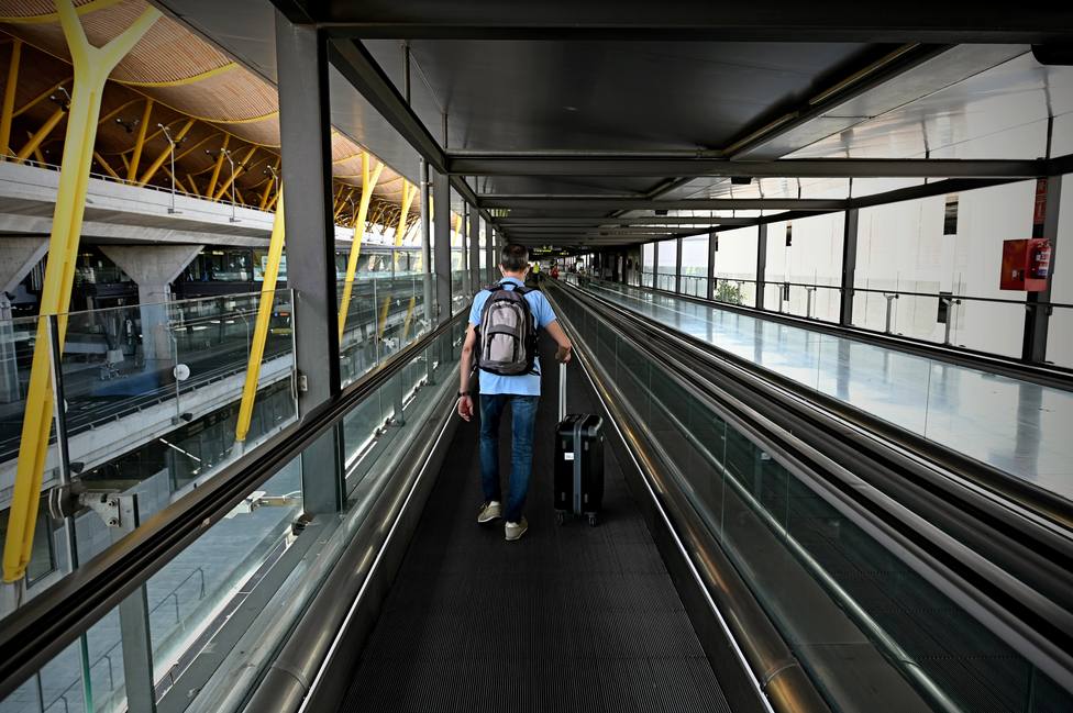 La Comunidad de Madrid cifra en 120 los casos importados en el Aeropuerto de Barajas