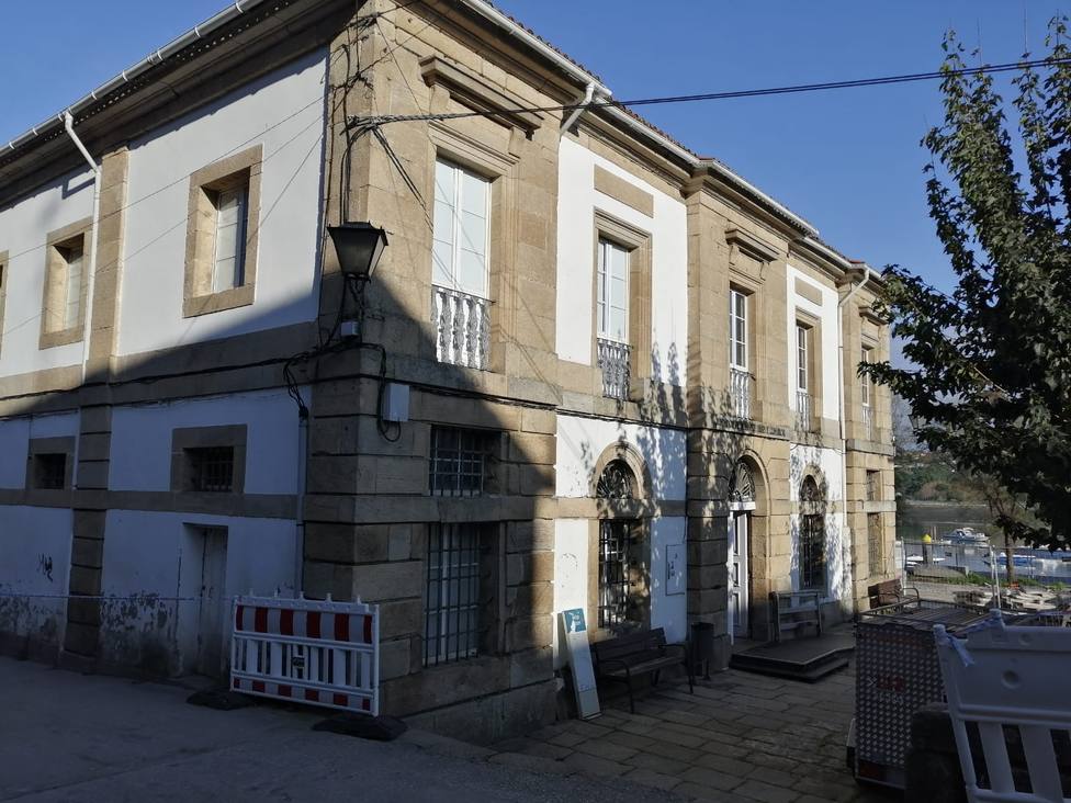 Antiguo edificio de los juzgados y actual sede de Servicios Sociales - FOTO: Concello de Pontedeume