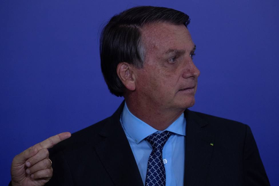 Sube a 14 el número de ministros de Bolsonaro que contrajeron la covid-19