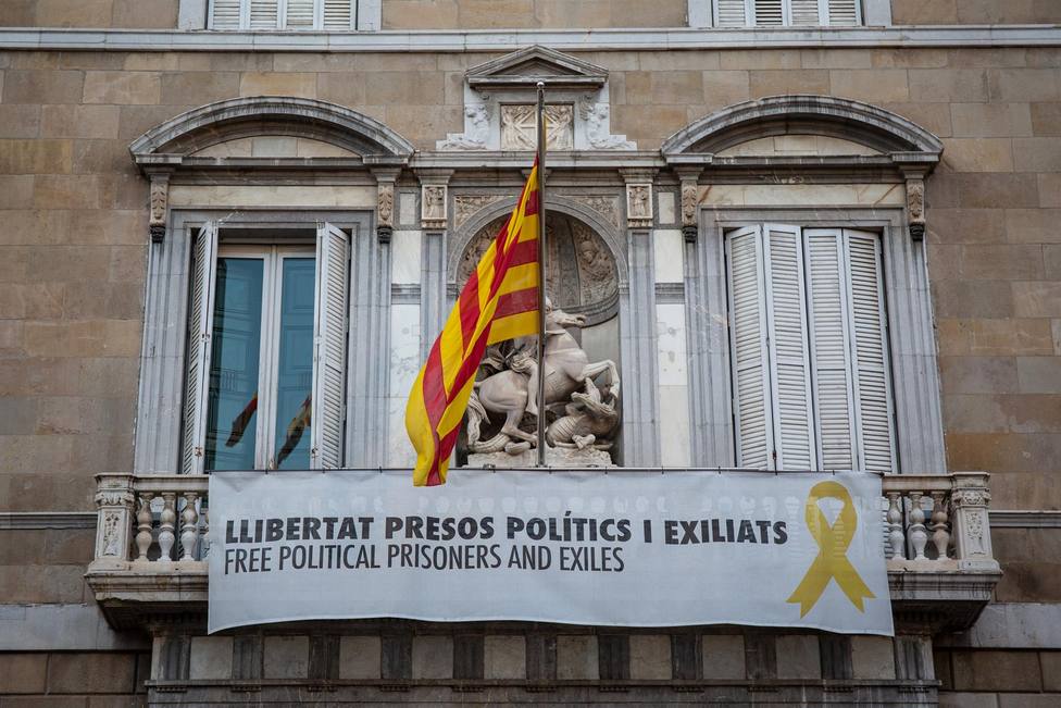 Una pancarta en el balcón de la Generalitat - David Zorrakino- Europa Press - Archivo