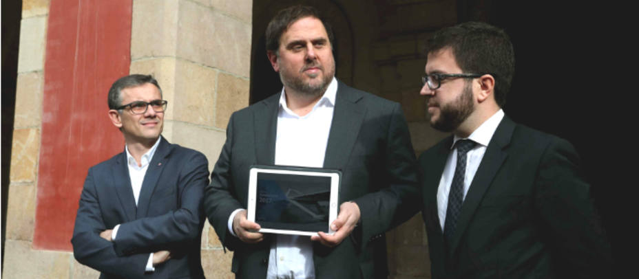 Josep Maria Jové, Oriol Junqueras y Pere Aragonès a su llegada al Parlament de Catalunya. EFE