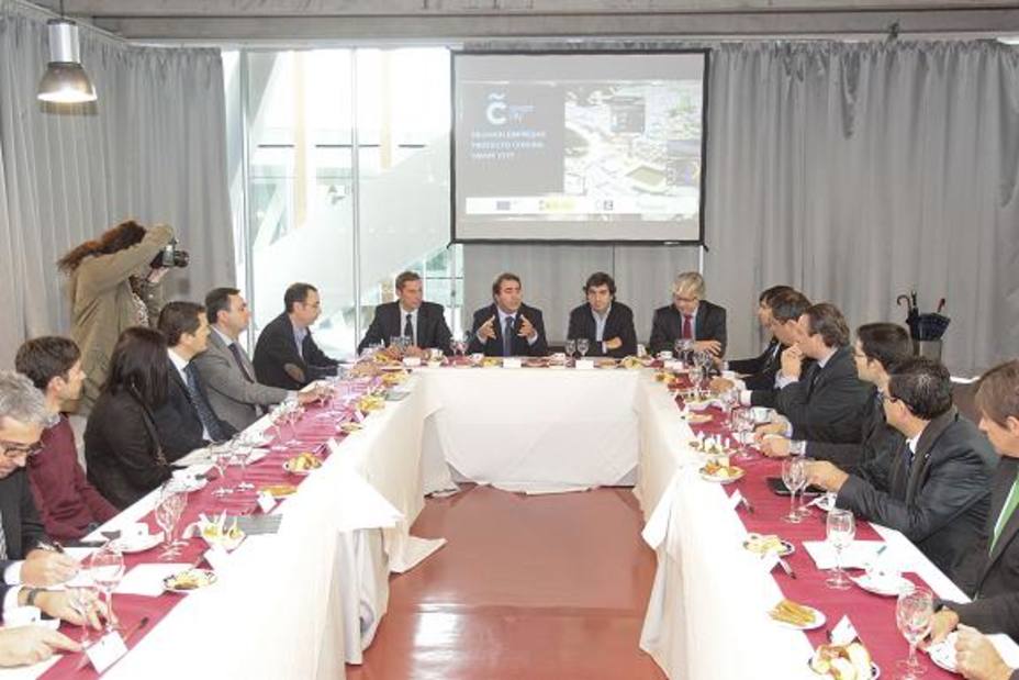 El alcalde de A Coruña se ha reunido con las empresas que participan en Smart city