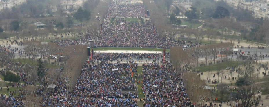 Centenares de miles de personas se han manifestado en las calles de París. REUTERS