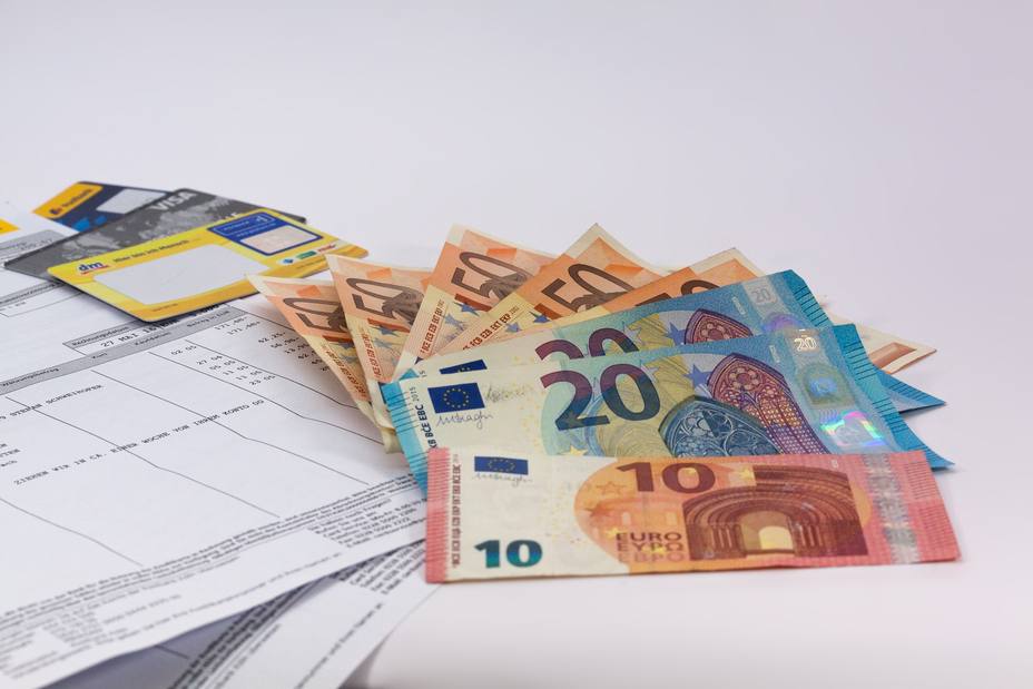 Una joven de Sevilla devuelve un cheque de 38.900 euros que se encontró en la calle