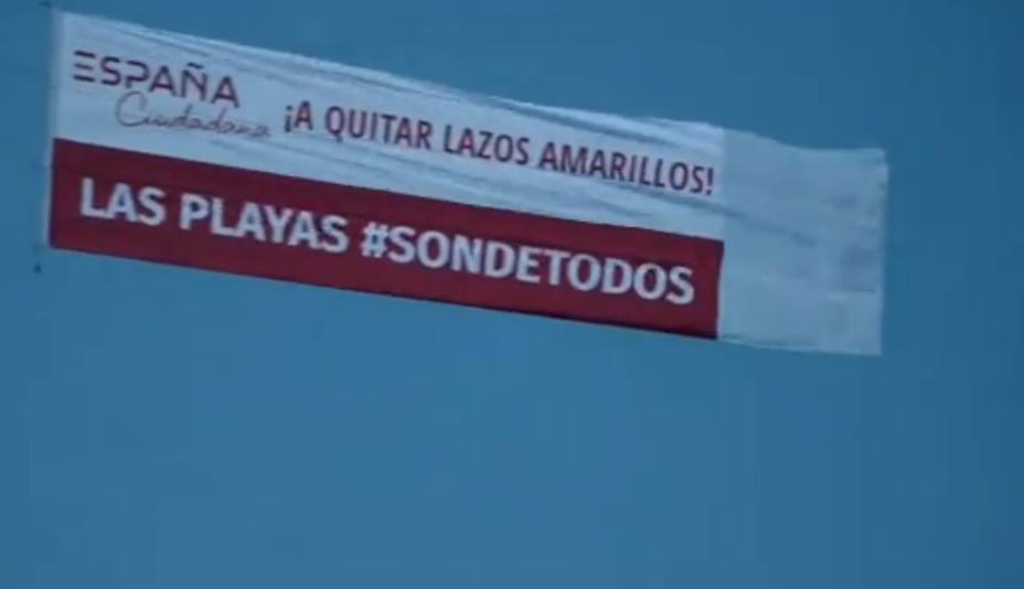 Lanzan una campaña aérea contra los lazos amarillos en las playas catalanas