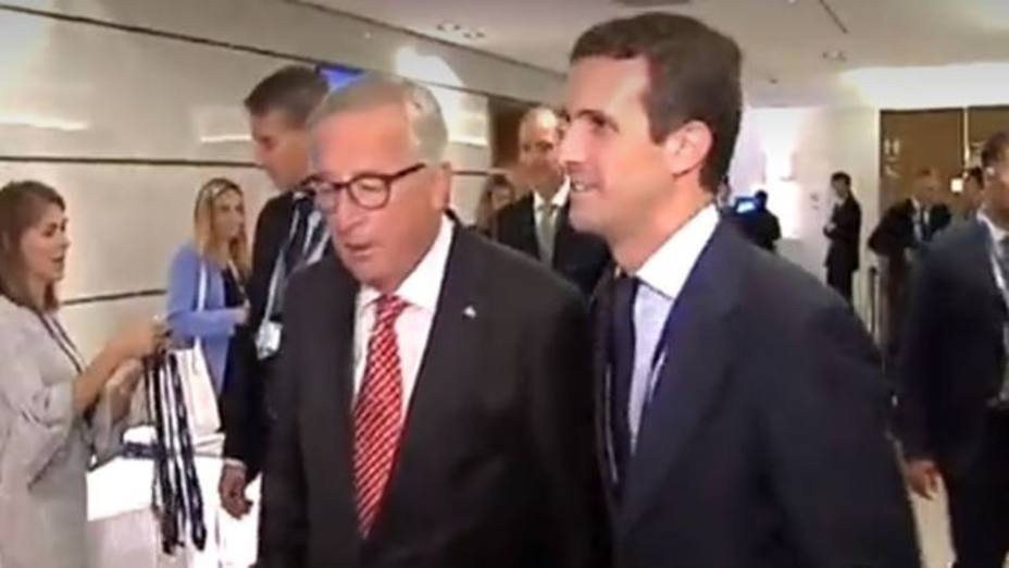 Jean Claude Juncker, presidente de la Comisión Europea, y Pablo Casado, líder del PP