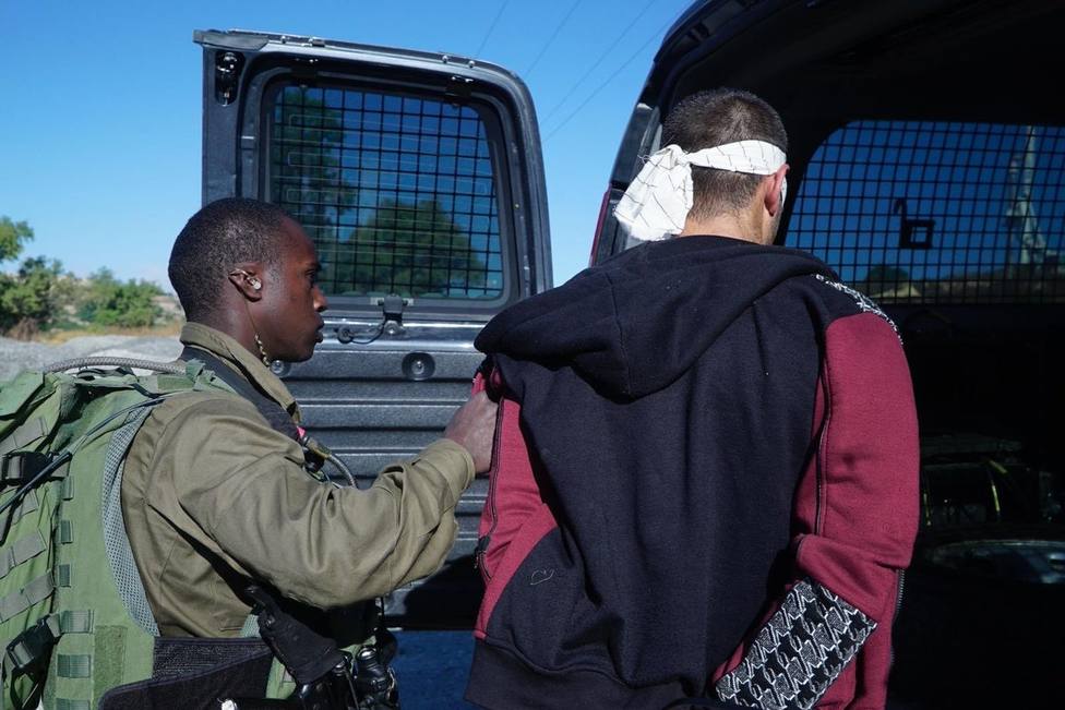 Detenidos dos palestinos bajo sospecha de matar a puñaladas a un militar israelí