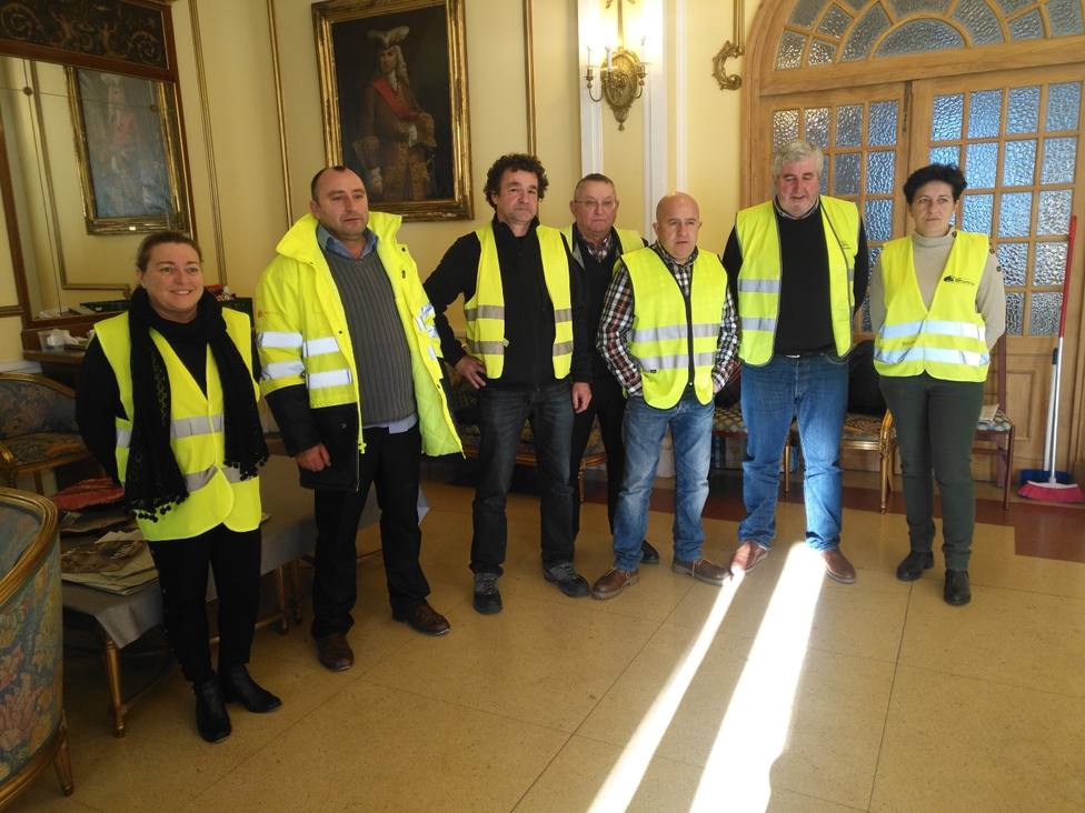 Transportistas en el encierro que mantienen en el Ayuntamiento de Ferrol