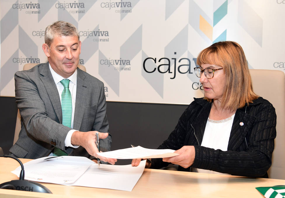 Firma del convenio de colaboración entre Cajaviva Caja Rural y la Asociación Salud Mental Aranda