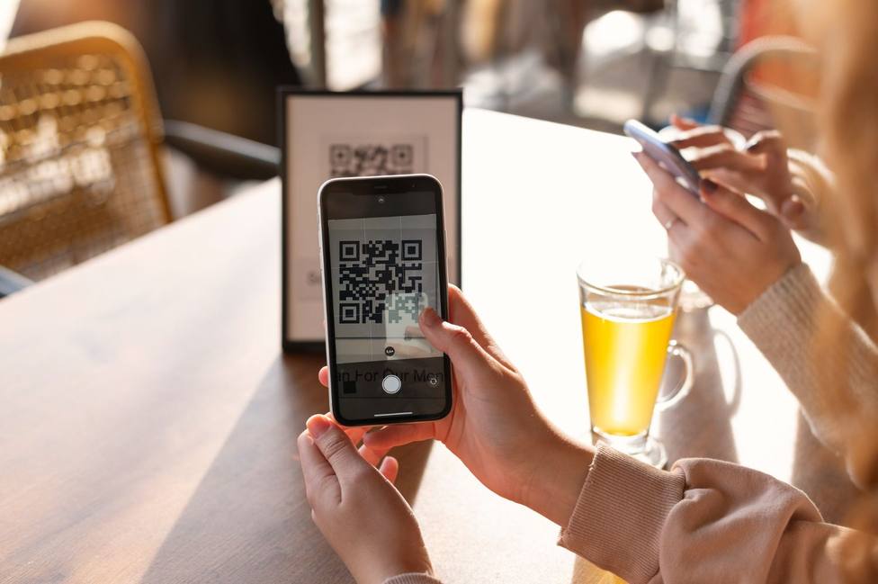 El peligro que esconden los códigos QR en las cartas de los restaurantes: cuidado al escanearlo