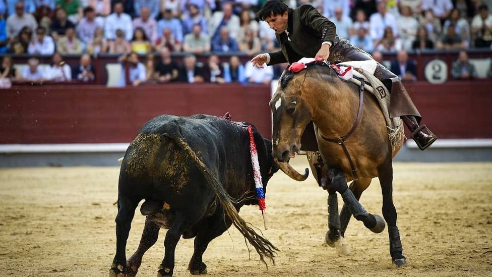 Diego Ventura y su caballo Bronce en la faena al cuarto toro del hierro de Capea