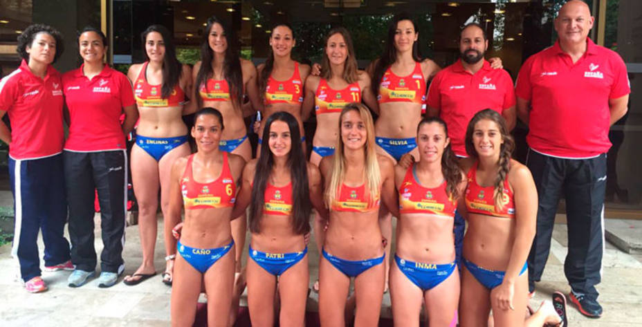 España medalla de oro en mujeres al vencer a Brasil en la final (@balonmanoplaya_)