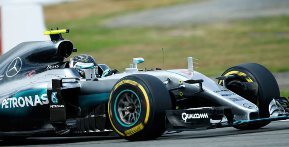 Rosberg logra la pole en Hockenheim (Reuters)