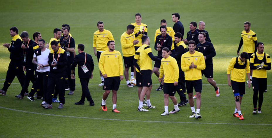 El Sevilla, durante un entrenamiento en Basilea. (FOTO - REUTERS)
