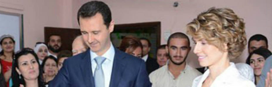 Bashar acudiendo a votar junto a su mujer Asma (Reuters)