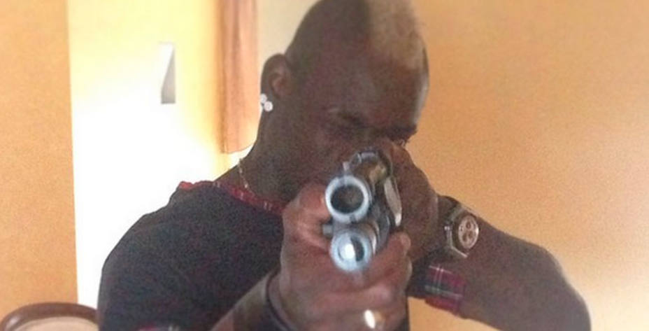 Mario Balotelli subió esta foto a Instagram dedicada a sus haters.