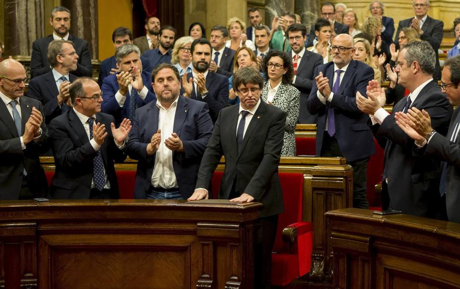 La jornada se presenta atípica puesto que hay cinco diputados electos en Bruselas huidos de la justicia española