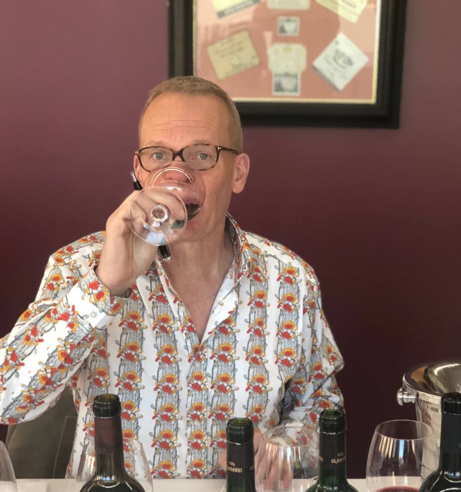 El Master of Wine Tim Atkin visita la DOC Rioja parando en 95 bodegas y catando casi 1.000 vinos