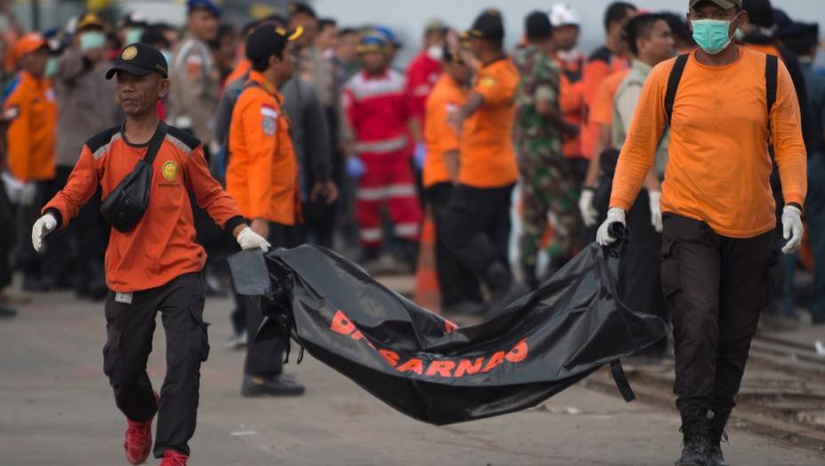 Indonesia encuentra las cajas negras del avión accidentado con 189 ocupantes