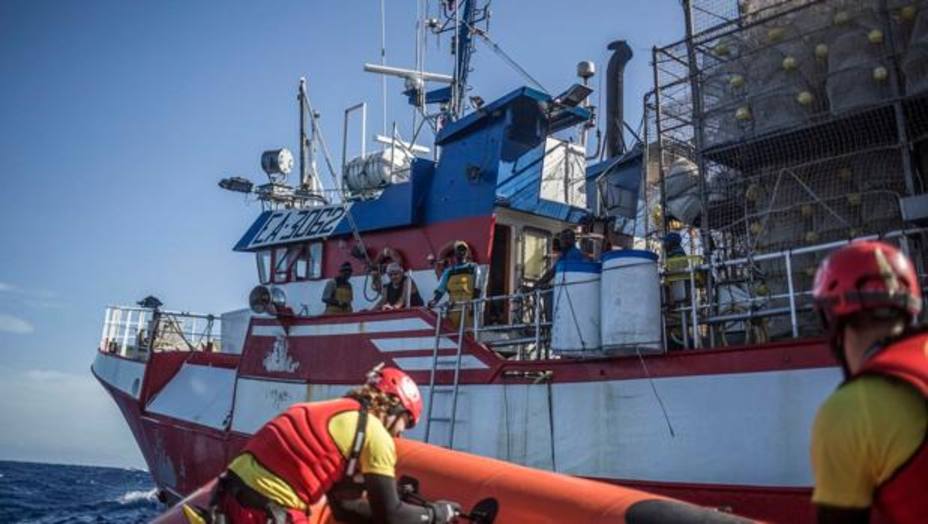 El pesquero Nuestra Madre Loreto regresa a España con 11 migrantes
