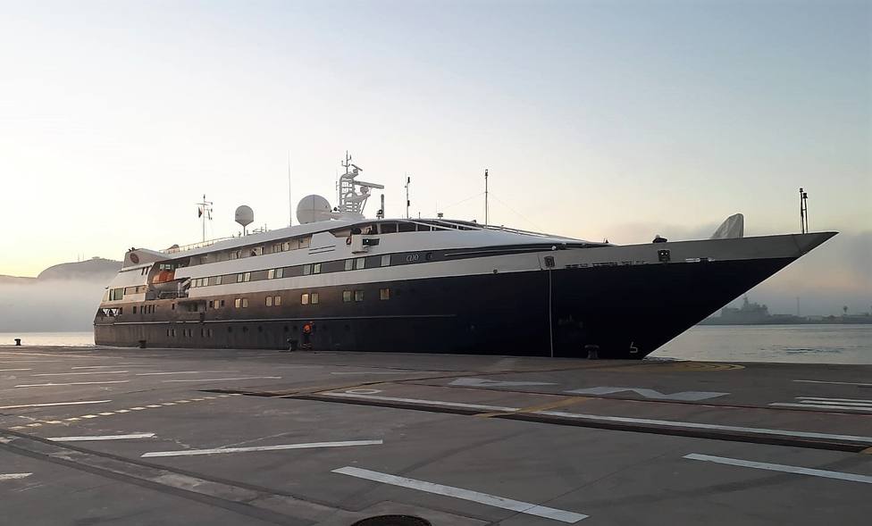 Atraca en Cartagena un crucero especializado en turismo de aventura