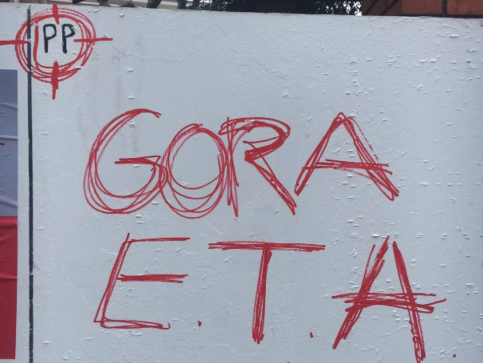 Aparecen pintadas contra el PP y a favor de ETA en Erandio (Vizcaya)