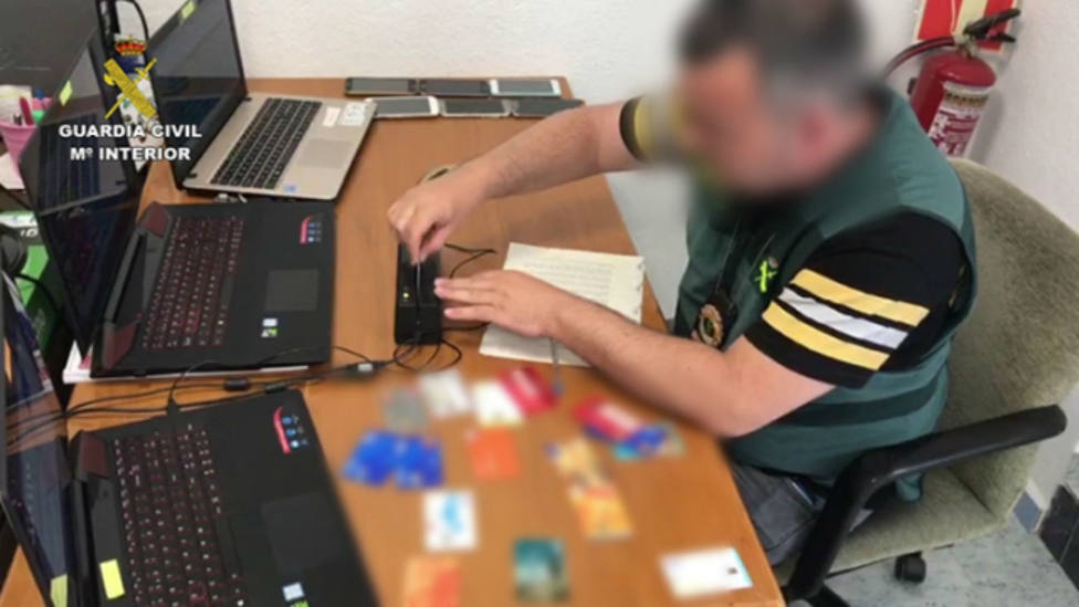 Guardia Civil investiga falsificación tarjetas bancarias