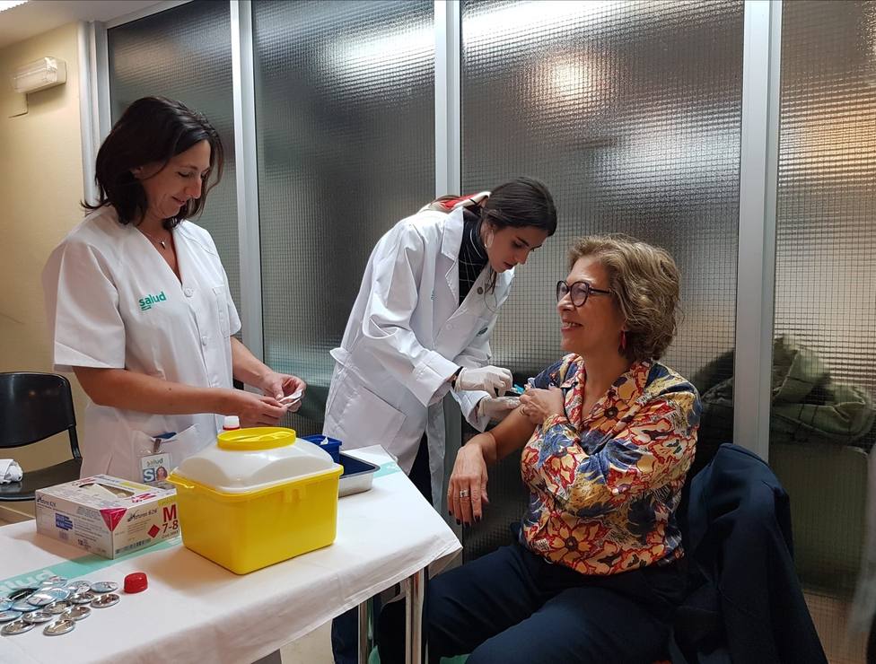 La Sociedad Española de Geriatría y Gerontología recomienda la vacuna de la gripe a los mayores de 65 años