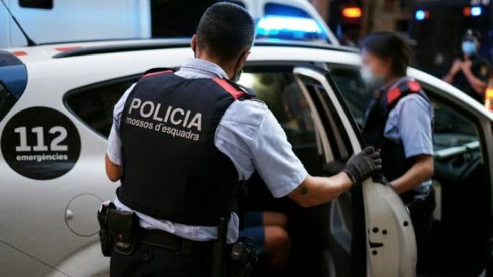 Los Mossos dEsquadra evitan un robo de madrugada en un piso en Sant Cugat del Vallès