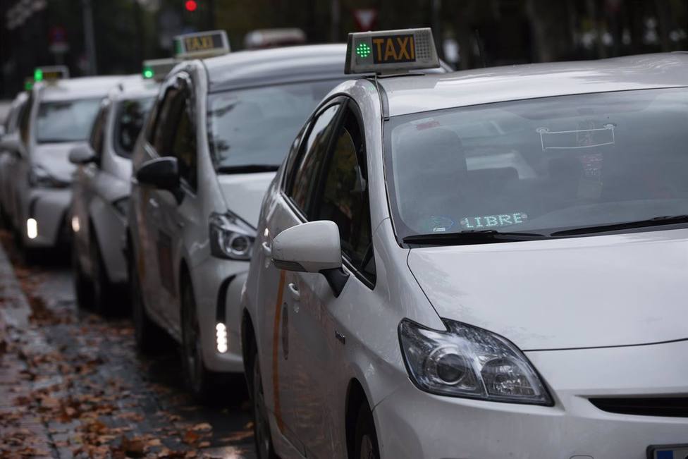 Sevilla.- Ã?lite Taxi aplaza sus movilizaciones de este miÃ©rcoles y estarÃ¡ encima del debate plenario sobre el sector