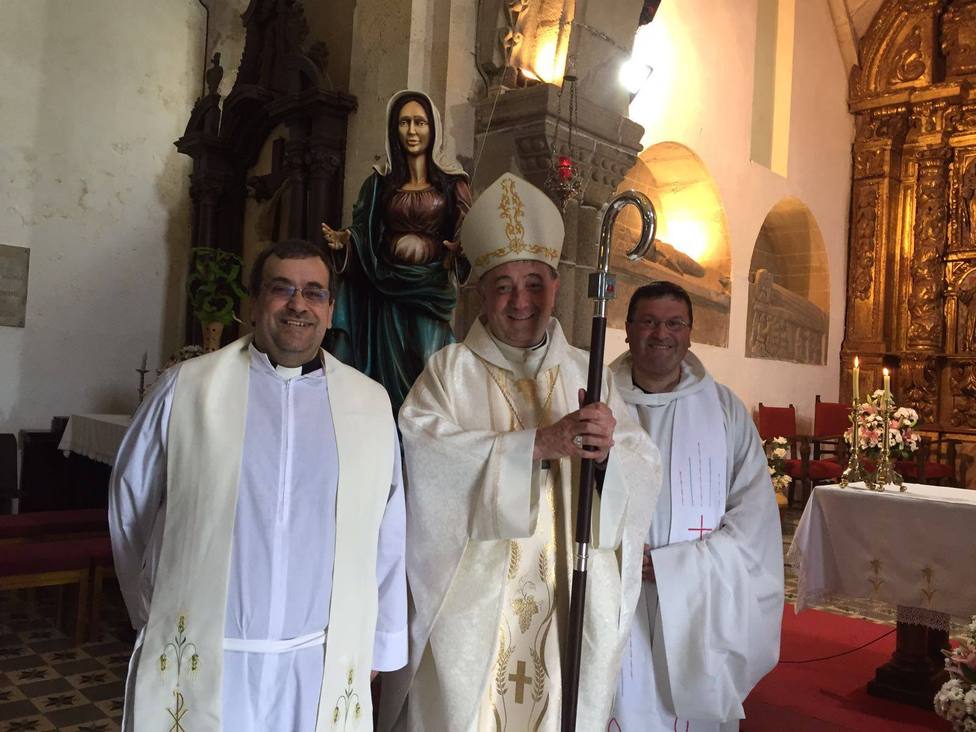 Javier Rodríguez Couce, a la derecha de la imagen, con el anterior obispo de Mondoñedo-Ferrol - FOTO: Diócesis