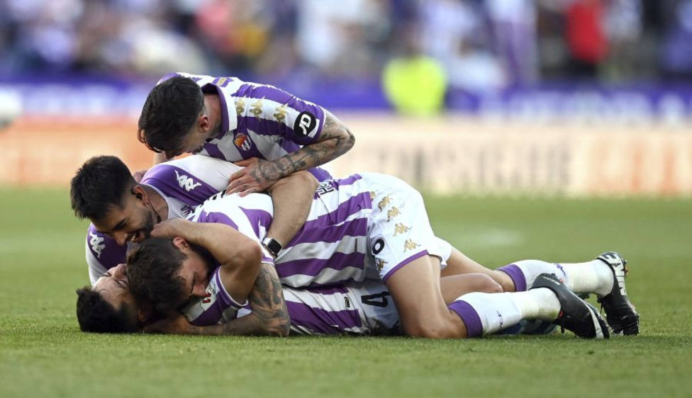 El Real Valladolid regresa a Primera en un final de infarto