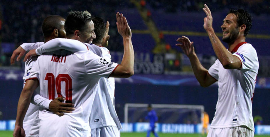 El Sevilla celebra el gol de Nasri. REUTERS