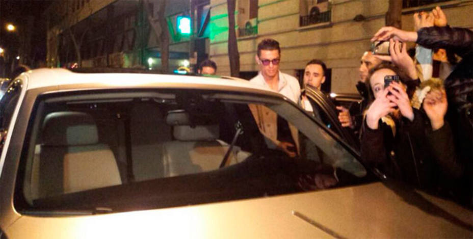 Cristiano Ronaldo, a la salida del restaurante donde cenó el Real Madrid este jueves