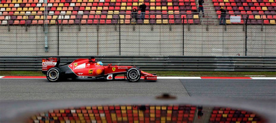 Fernando Alonso, rodando durante los primeros entrenamientos en el Gran Premio de China. REUTERS