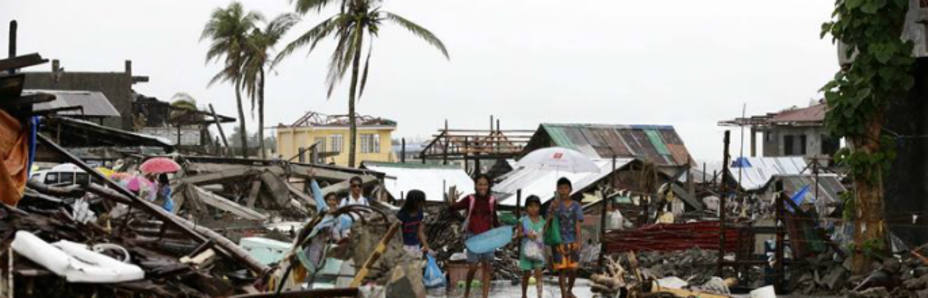 Calles de la ciudad de Tacloban, provincia de Leyte, la más castigada por el tifón (EFE)
