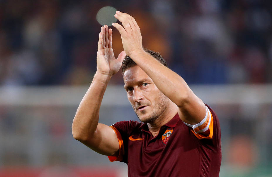 FILE PHOTO - AS Romas Totti claps at the end of their Champions League Group E soccer match against CSKA Moskow at the Olympic Stadium in Rome