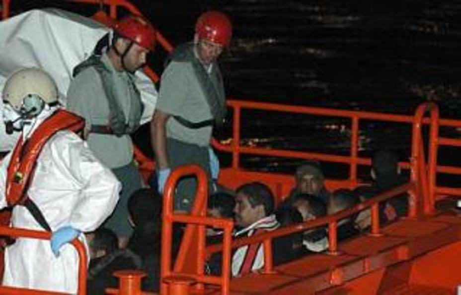Salvamento Marítimo rescata a 54 personas y las traslada a Málaga