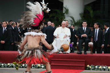 El papa Francisco llega a Paraguay