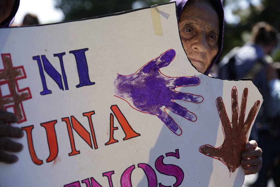 Cientos de salvadoreñas exigen alto a la violencia y despenalización aborto