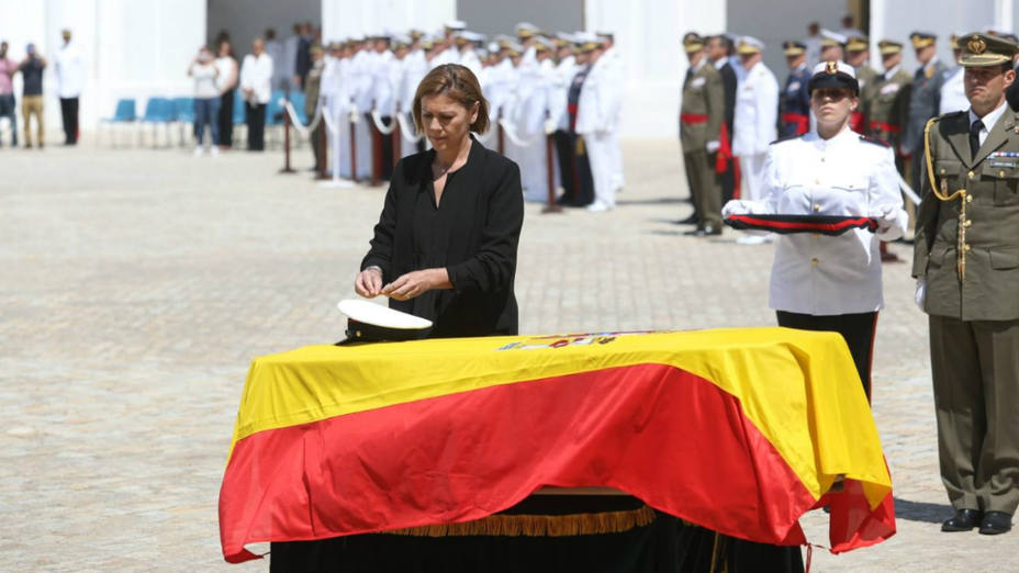 Cospedal impone la Cruz al Mérito Naval al soldado español fallecido en Mali