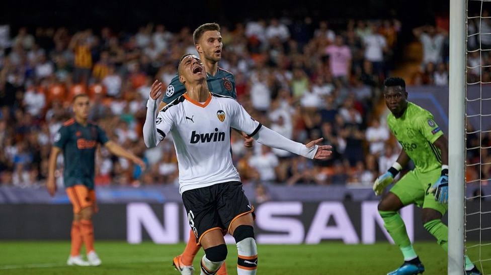 Rodrigo se lamenta ante la defensa del Ajax