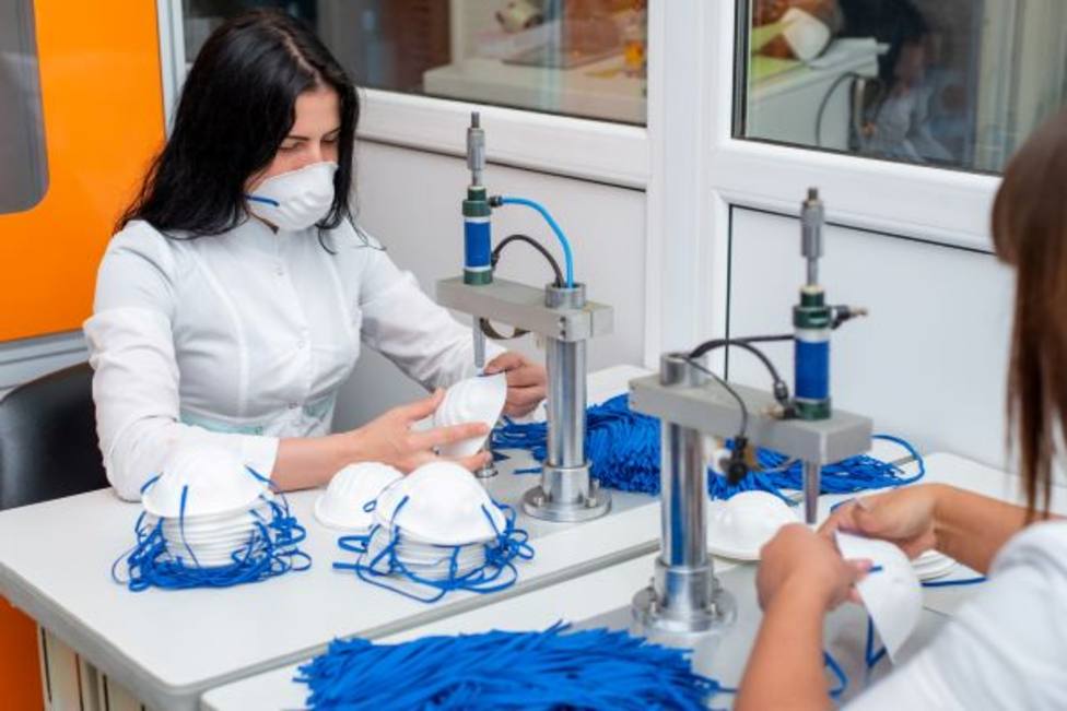 La Comunidad colabora con el Ministerio de Industria para que empresas murcianas fabriquen mascarillas